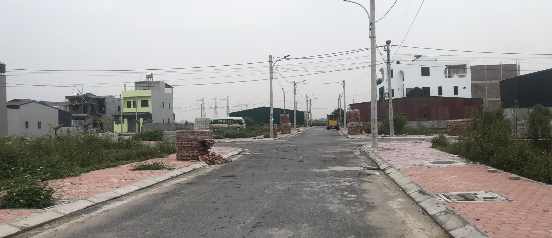 Bán đất 2 lô trục chính khu đấu giá Tân sơn  