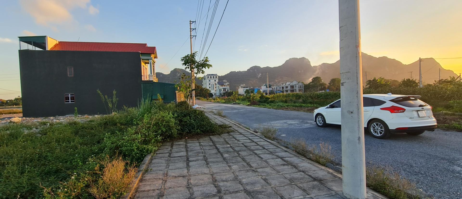Bán lô đất tại mặt mương khu đấu giá Khả Phong  